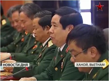 Đại tướng Phùng Quang Thanh và các quan chức quân sự cao cấp của Việt Nam trong buổi hội đàm với người đồng cấp Nga